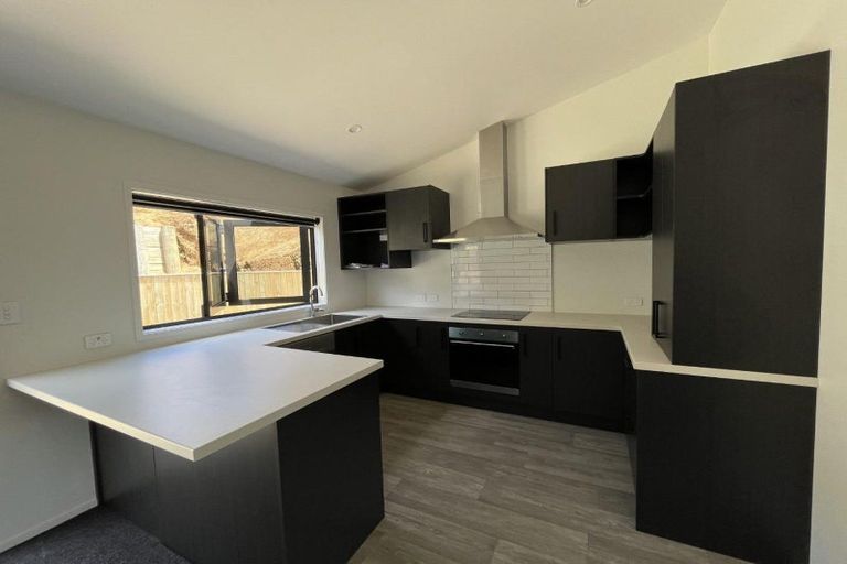 Photo of property in 10 Whakawhiti Street, Marfell, New Plymouth, 4310