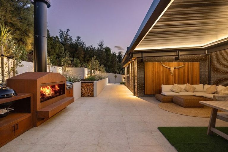 Photo of property in 335 Beacon Point Road, Wanaka, 9305