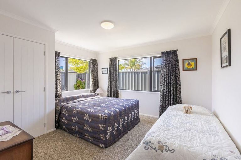 Photo of property in 76 Orotu Drive, Poraiti, Napier, 4112