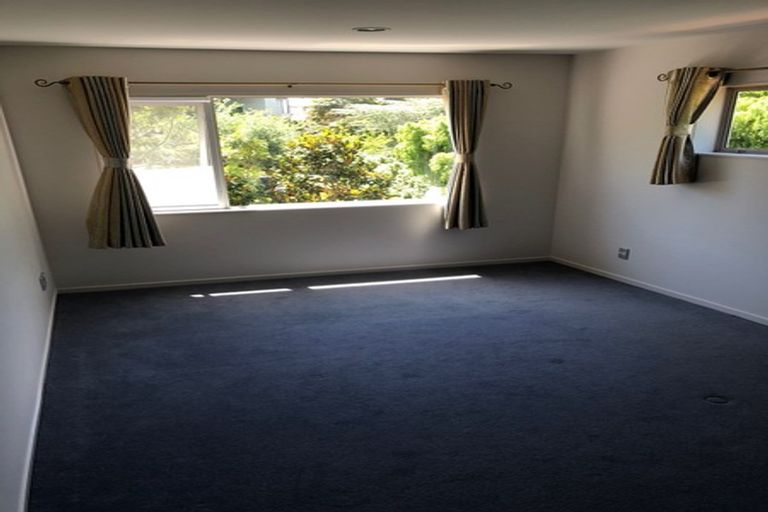 Photo of property in 2/63 Pupuke Road, Birkenhead, Auckland, 0627