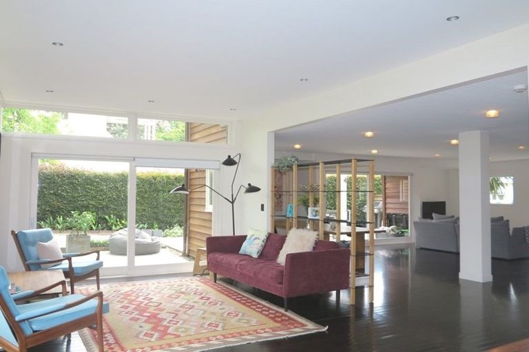 Photo of property in 51 Queen Street, Northcote Point, Auckland, 0627