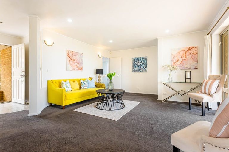 Photo of property in 55 Kingdale Road, Henderson, Auckland, 0610