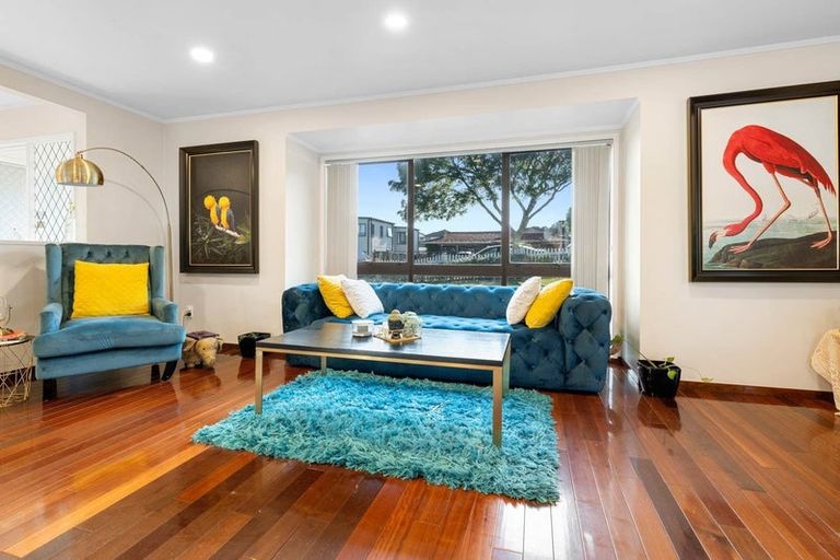 Photo of property in 7 Mark Edward Drive, Half Moon Bay, Auckland, 2012