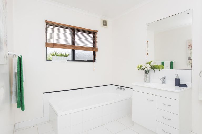 Photo of property in 1 Stanford Crescent, Whataupoko, Gisborne, 4010