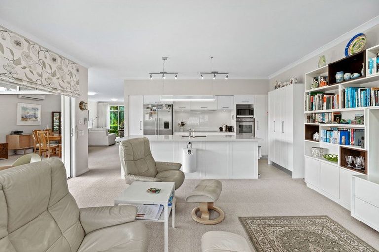 Photo of property in 61 Panorama Heights, Orewa, 0931