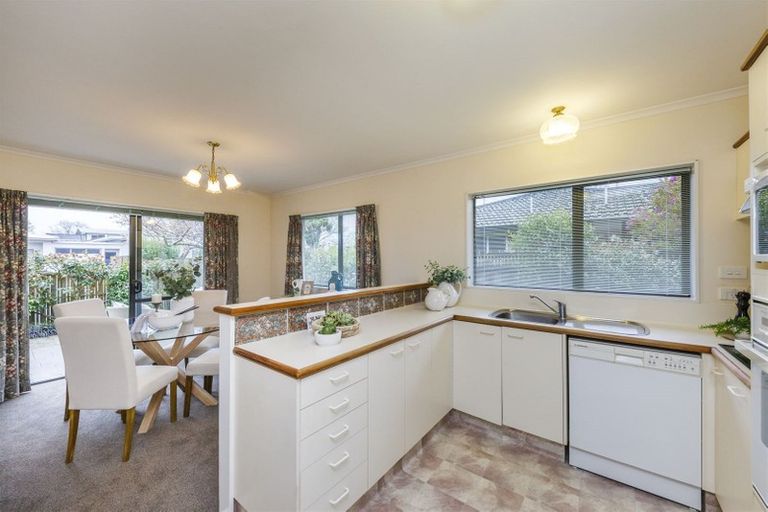 Photo of property in 28 Swansea Street, Hokowhitu, Palmerston North, 4410