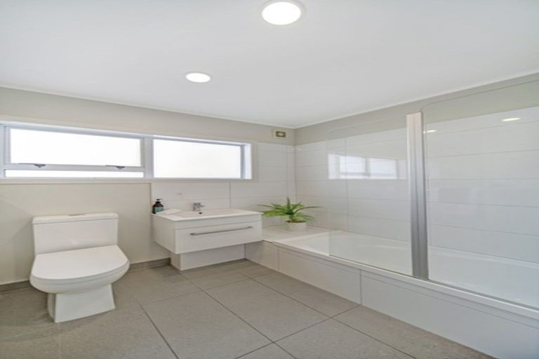 Photo of property in 55 Paparoa Road, Cockle Bay, Auckland, 2014