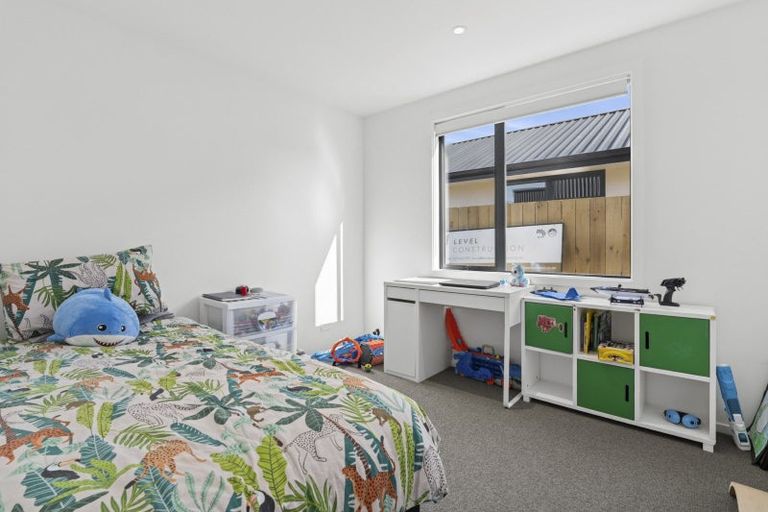 Photo of property in 32 Burbank Road, Wanaka, 9382