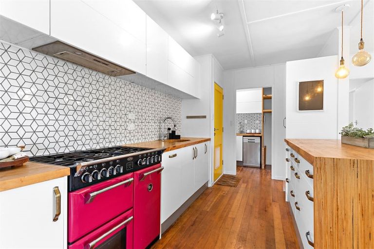 Photo of property in 4 Greenaway Place, Martinborough, 5711