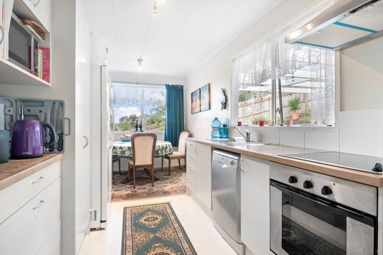 Photo of property in 14 Erica Road, Sunnynook, Auckland, 0620