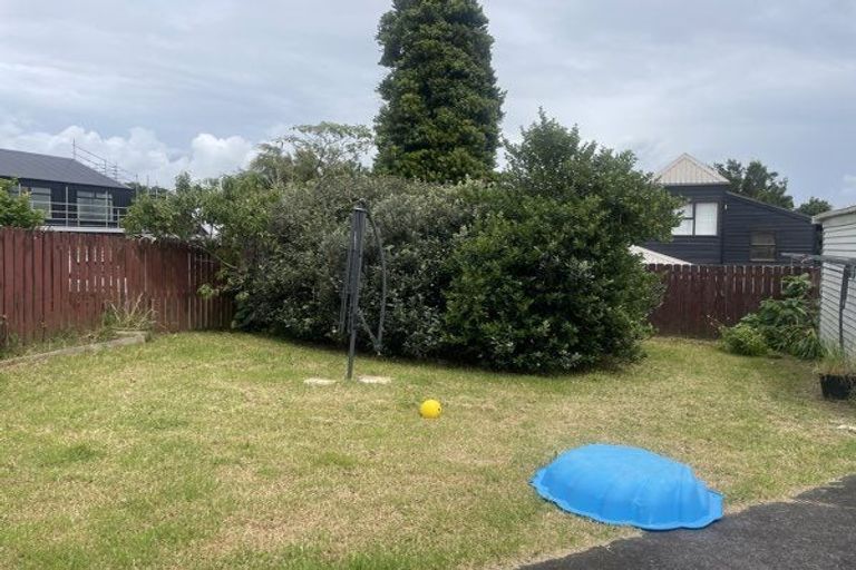 Photo of property in 1/166 Rangatira Road, Beach Haven, Auckland, 0626