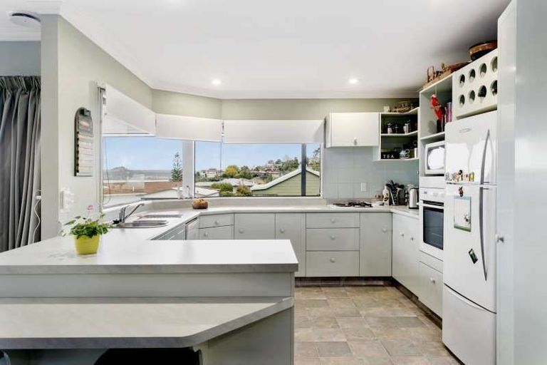 Photo of property in 4 Shera Street, Acacia Bay, Taupo, 3330