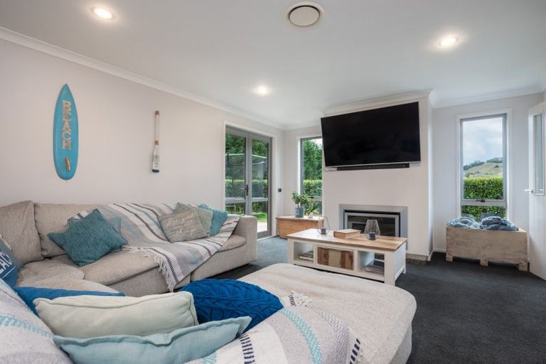 Photo of property in 90 Dalmore Way, Acacia Bay, Taupo, 3385