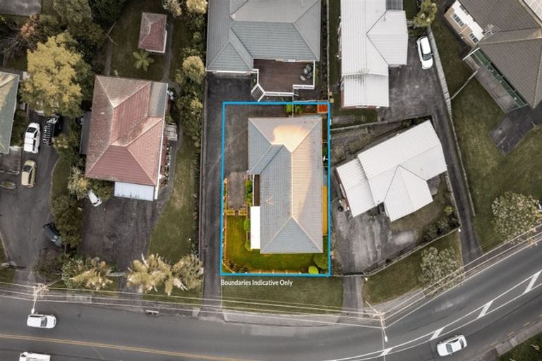 Photo of property in 2/86 Don Buck Road, Massey, Auckland, 0614