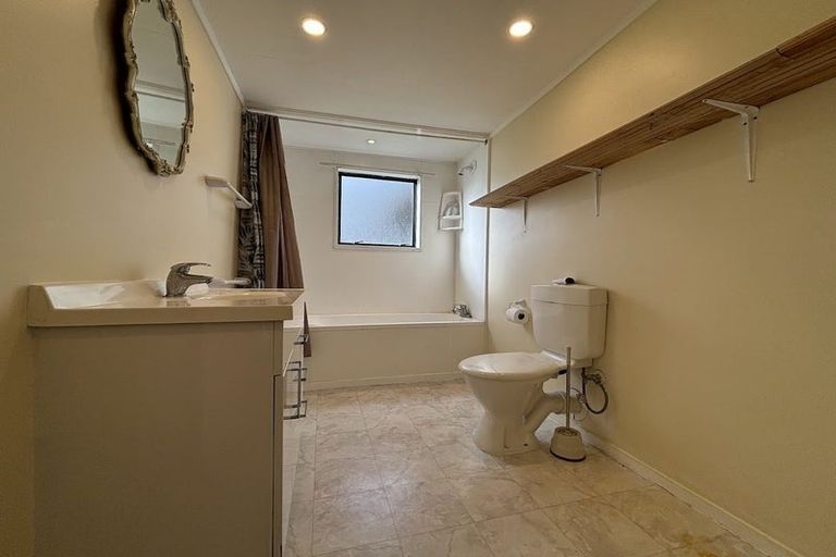 Photo of property in 42 Codlin Road, Waiuku, 2683