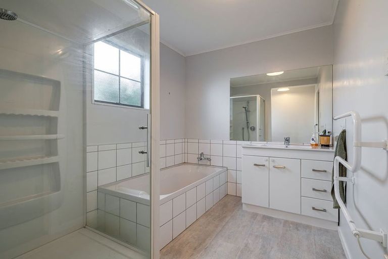 Photo of property in 68 Pencarrow Street, Highbury, Palmerston North, 4412