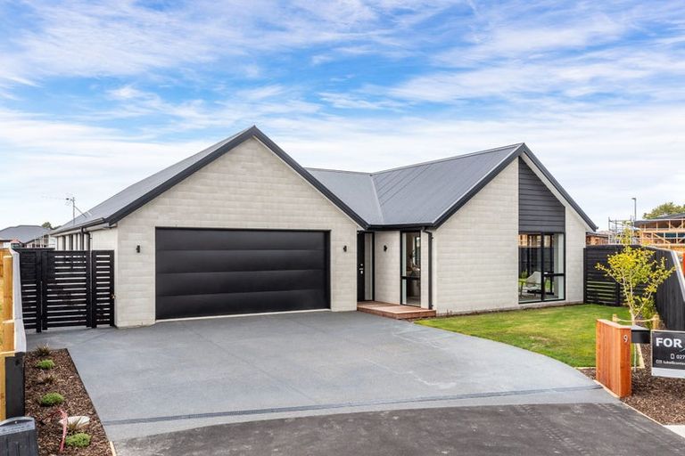 Photo of property in 9 Crosado Place, Rolleston, 7614