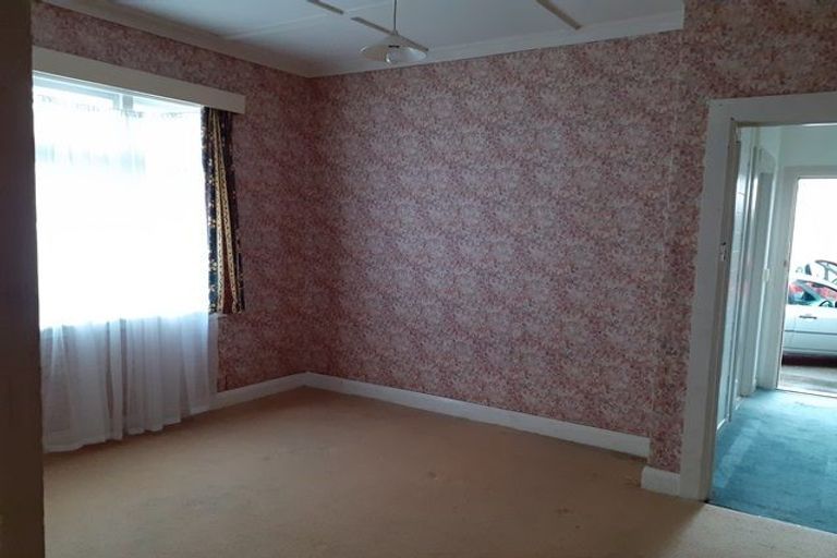 Photo of property in 1-2/8 Dahlia Street, Palmerston North, 4410