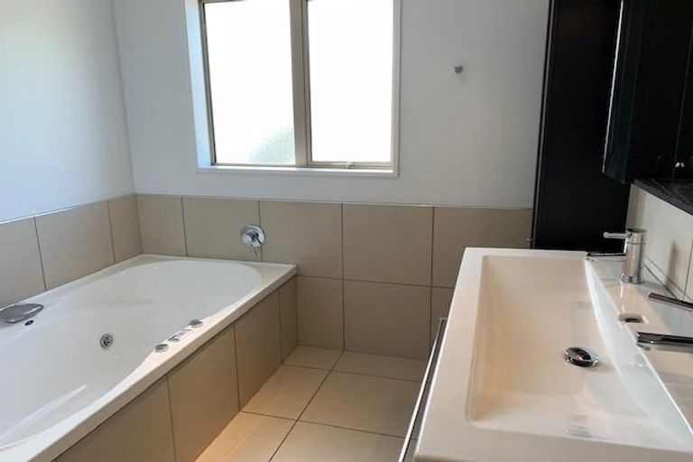 Photo of property in 29 Straven Road, Riccarton, Christchurch, 8011