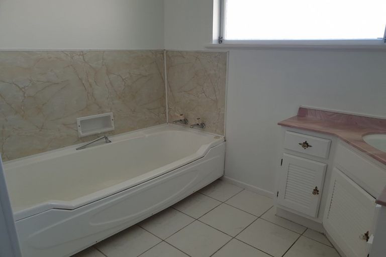 Photo of property in 321 Main Road, Tawa, Wellington, 5028