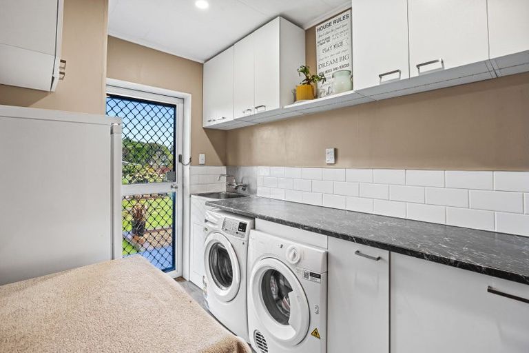 Photo of property in 11 Pohutukawa Drive, Opunake, 4616