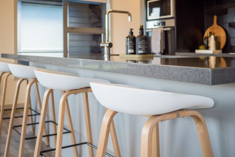 Photo of property in 10 Mediterranean Grove, Fitzherbert, Palmerston North, 4410