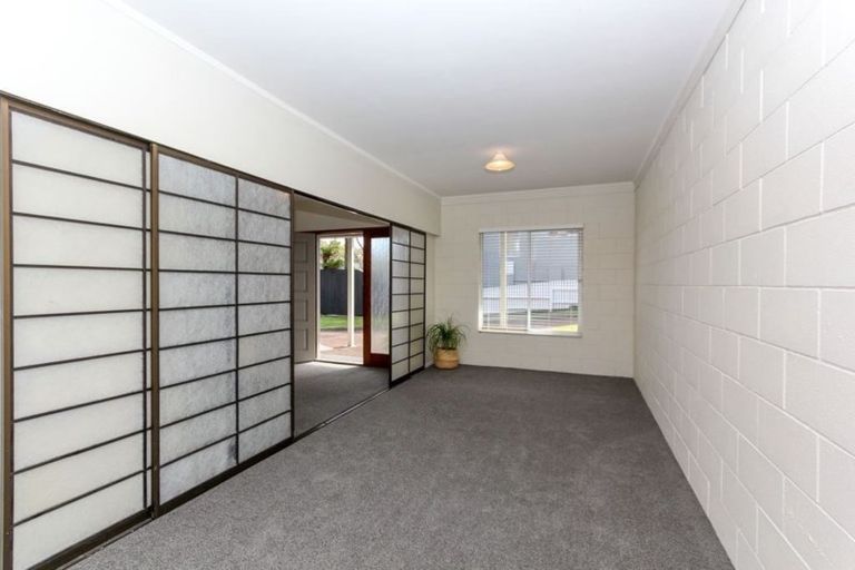 Photo of property in 12 Montana Place, Merrilands, New Plymouth, 4312