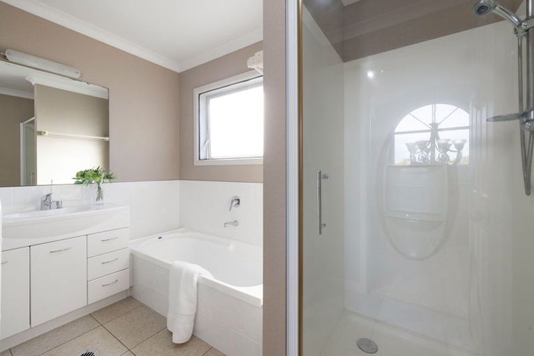 Photo of property in 28 The Esplanade, Huntington, Hamilton, 3210