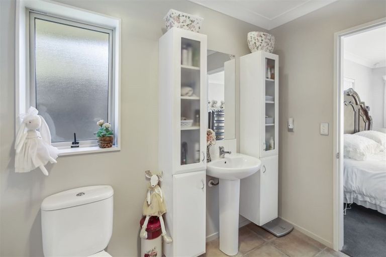 Photo of property in 5 Amoka Crescent, Parklands, Christchurch, 8083