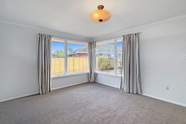Photo of property in 24 Greendale Avenue, Avonhead, Christchurch, 8042