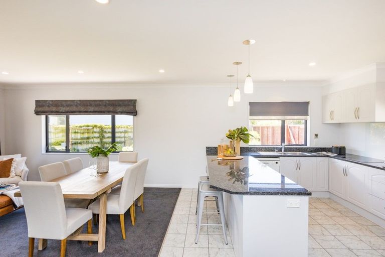 Photo of property in 30 Grand Oaks Drive, Awapuni, Palmerston North, 4412