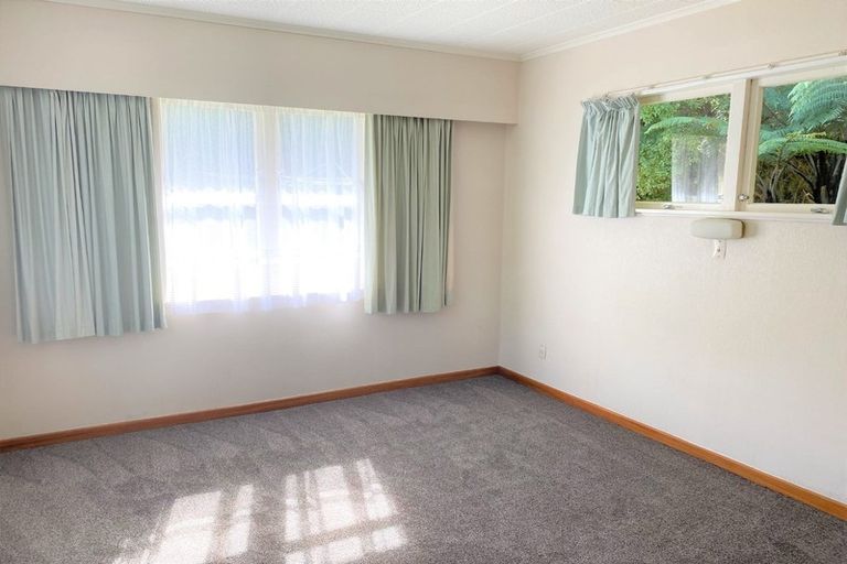 Photo of property in 74 Dowse Drive, Maungaraki, Lower Hutt, 5010