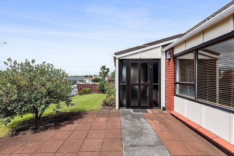 Photo of property in 24 Tiverton Crescent, Whalers Gate, New Plymouth, 4310