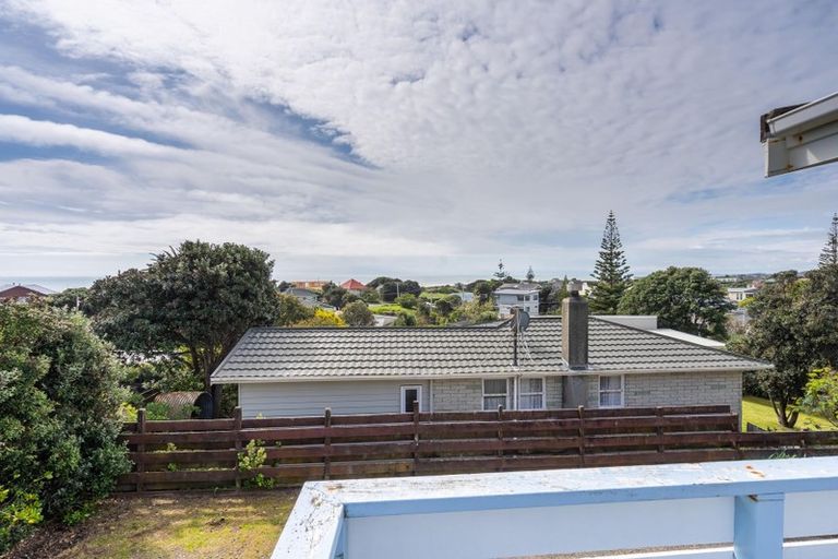 Photo of property in 47 William Street, Waikanae Beach, Waikanae, 5036