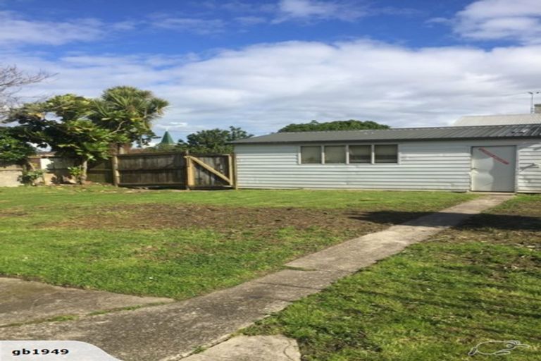 Photo of property in 64 Point Chevalier Road, Point Chevalier, Auckland, 1022