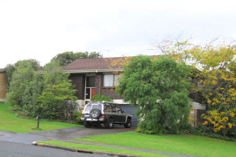 Photo of property in 7 Lexington Drive, Botany Downs, Auckland, 2010