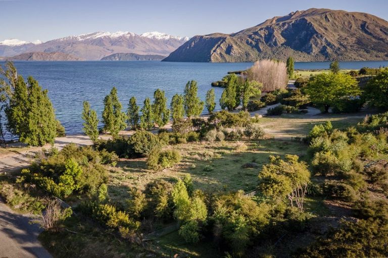 Photo of property in 333 Beacon Point Road, Wanaka, 9305