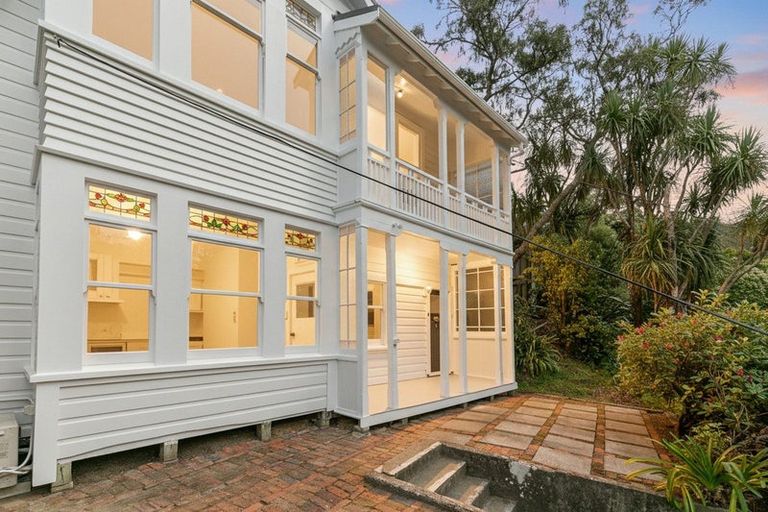 Photo of property in 5 Governor Road, Northland, Wellington, 6012