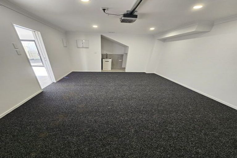 Photo of property in 65a Tiroroa Avenue, Te Atatu South, Auckland, 0610