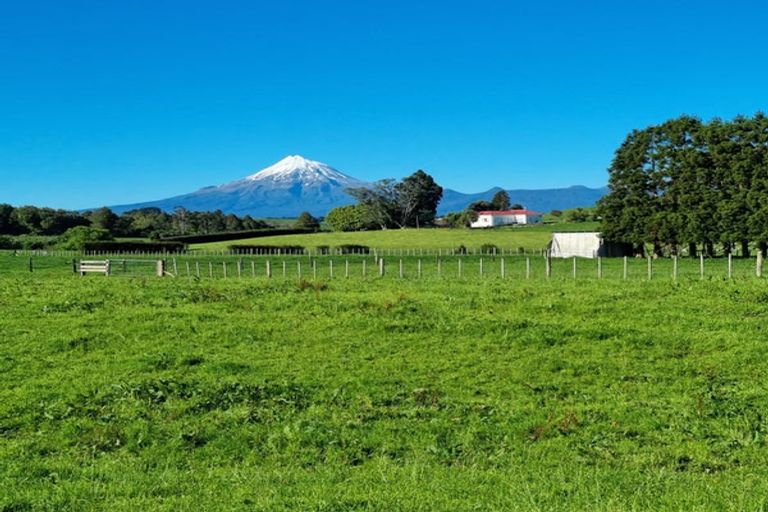 Photo of property in 124 Lower King Road, Tarurutangi, New Plymouth, 4372