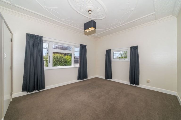 Photo of property in 18 Kowhai Avenue, Takaro, Palmerston North, 4410