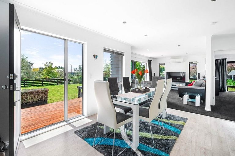 Photo of property in 1 Maple Lane, Martinborough, 5711