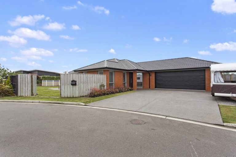 Photo of property in 35 Sequoia Way, Rangiora, 7400