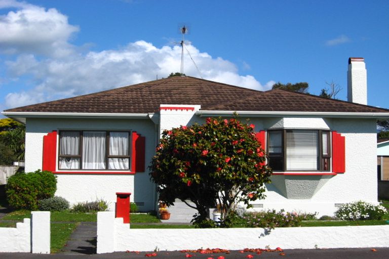Photo of property in 16 Maratahu Street, Westown, New Plymouth, 4310