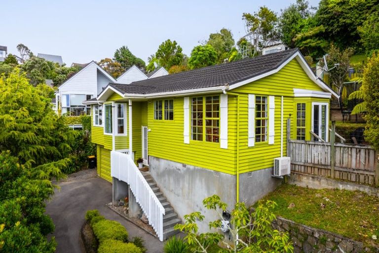 Photo of property in 18 Chisbury Lane, Churton Park, Wellington, 6037