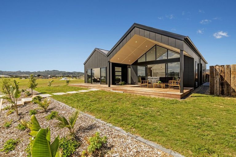 Photo of property in 9 Awatea Drive, Whitianga, 3510