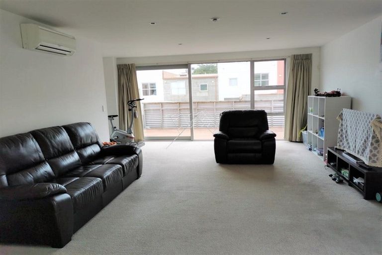 Photo of property in 65 Saddleback Grove, Karori, Wellington, 6012