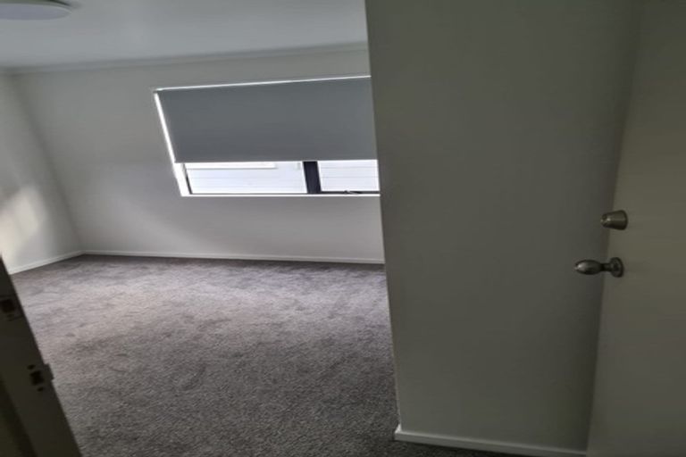 Photo of property in 2/523 Glenfield Road, Glenfield, Auckland, 0629