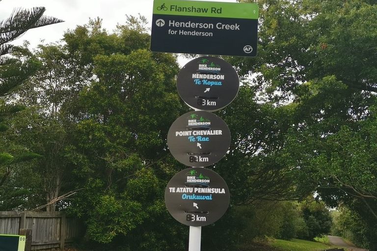 Photo of property in 141 Flanshaw Road, Te Atatu South, Auckland, 0610