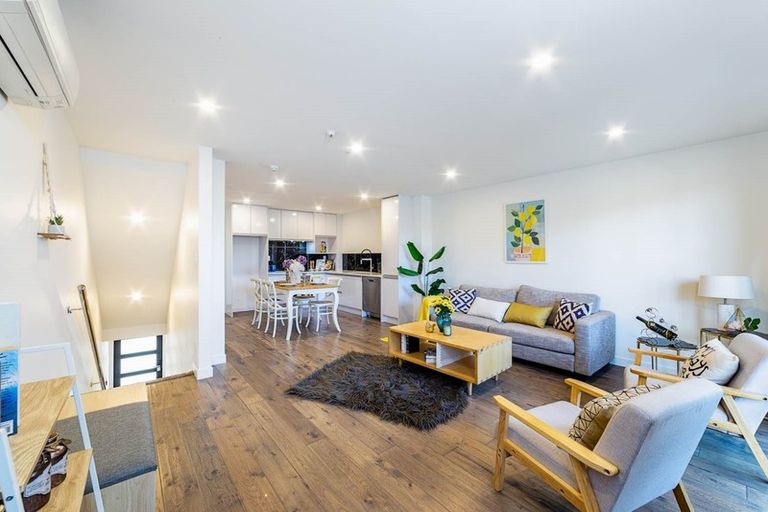 Photo of property in 20 Peony Mews, Oteha, Auckland, 0632